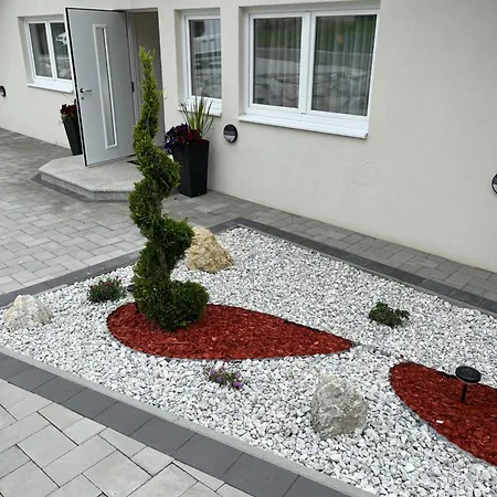 Homestay Rosie's Double Bedrooms And Liesingthal