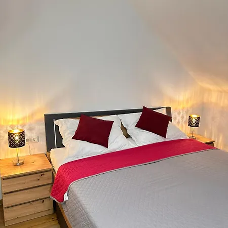 Rosie's Double Bedrooms And *
