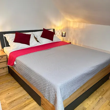 Rosie's Double Bedrooms And * Liesingthal