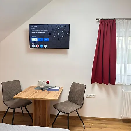 Homestay Rosie's Double Bedrooms And *