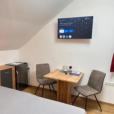 Rosie's Double Bedrooms And * Liesingthal